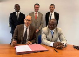 Signature de la nouvelle Convention entre l'Aefe et l'APE à l'Ambassade de France